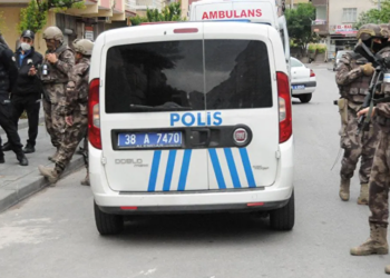 Bıçak ve testere alıp kendisini eve kilitledi: ‘Babaannemi kimse kapının önüne koyamaz’