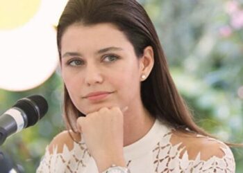 Beren Saat, vefat eden ilk aşkının doğum gününü eski bir fotoğrafla kutladı