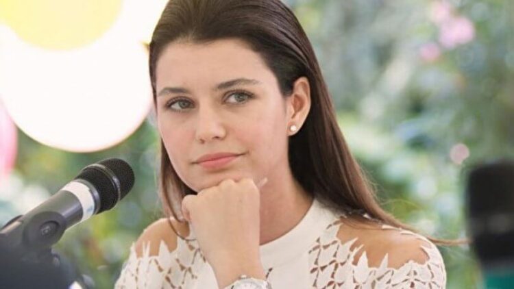 Beren Saat, vefat eden ilk aşkının doğum gününü eski bir fotoğrafla kutladı