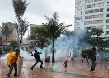 Ülke yangın yeri! Kolombiya’da ölü sayısı artıyor