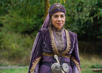 Deniz yatağında sere serpe! Yeşim Ceren Bozoğlu pozlarıyla olay oldu