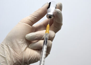 DSÖ’den zengin ülkelere çağrı: Çocuklar ile gençleri aşılamayı bırakın