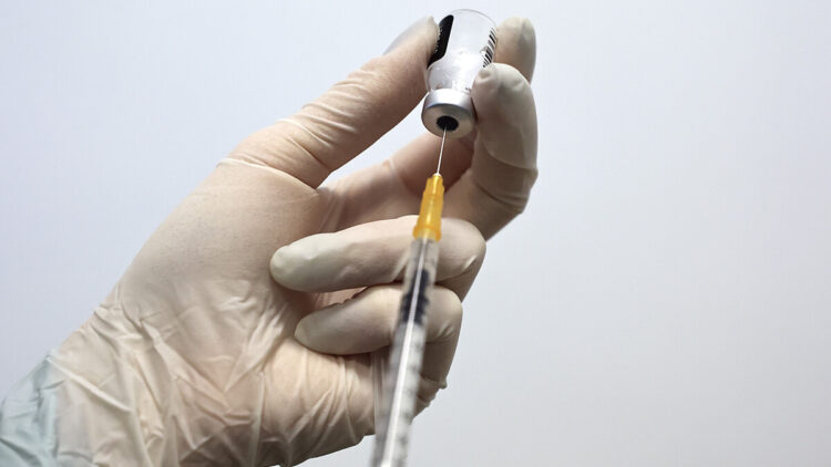 DSÖ’den zengin ülkelere çağrı: Çocuklar ile gençleri aşılamayı bırakın