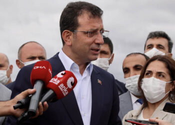 İmamoğlu: Karadeniz’de insanlar ellerini arkaya atarak yürür