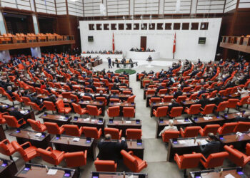 AKP, 15 maddelik torba teklifini Meclis’e sundu