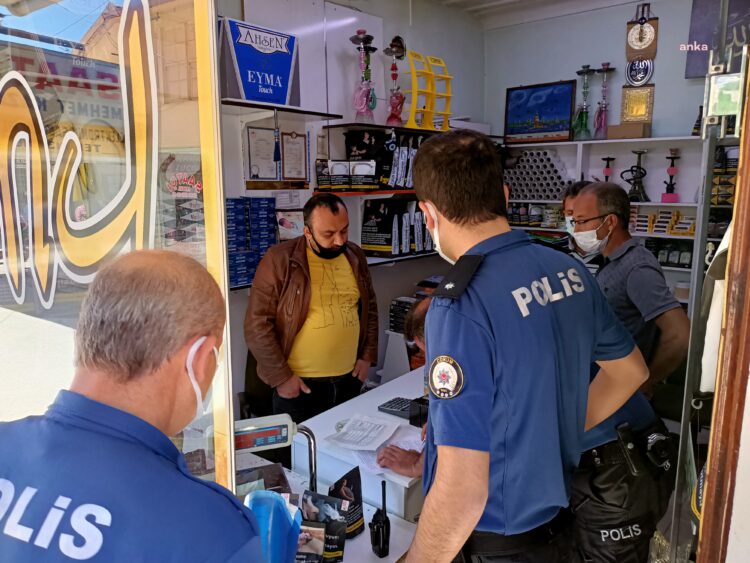 Kapatılmak istenen tütüncü itiraz edince gözaltına alındı…