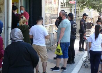 Markete çocuklarıyla gidenlere ceza