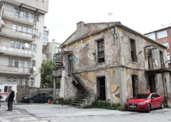 Türk edebiyatının usta ismi Cenap Şahabettin’in evi otopark oldu