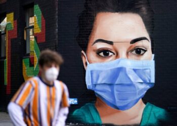 Türkiye’de maskelerin ne zaman çıkarılacağı belli oldu!