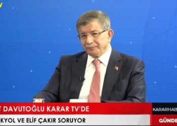 Davutoğlu: Erdoğan yaptığı hatalarla insanları dinden soğuttu