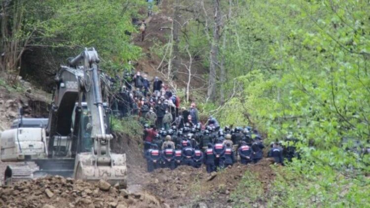 İkizdere’de taş ocağı talanı: 100 bin ağaç kesilecek