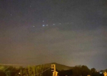 Bakan Varank, gökyüzündeki esrarengiz ışıkların sebebini açıkladı