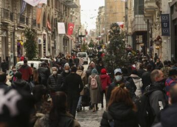 Bilim Kurulu üyesi Akın’dan ‘normalleşme’ uyarısı: Toplam aktif vaka sayımız çok yüksek