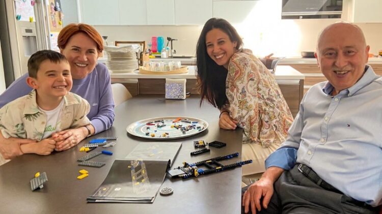 Akşener ailesinden bayram paylaşımı