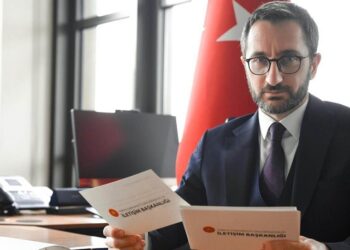 Fahrettin Altun ava giderken avlandı: Öyle bir belge geldi ki…