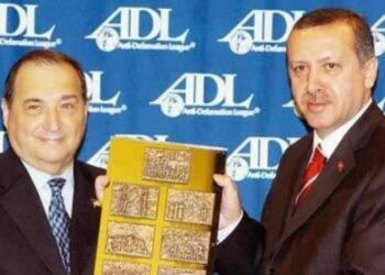 HKP’den ‘Amerika’da boynuna takılan Yahudi Cesaret Madalyası Nerede?’ pankartı