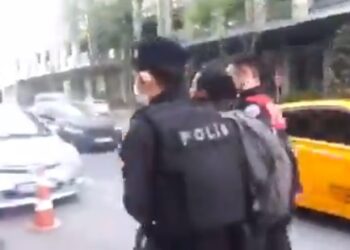 Polis şiddetini görüntüleyen gazeteciler polis tarafından engellenmeye çalışıldı