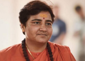 Hindistanlı milletvekili: İnek idrarı ciğerleri koruyor