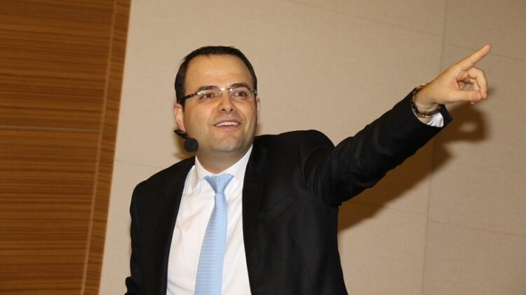 Ekonomist Özgür Demirtaş küplere bindi: Bu kişi yalan söylüyor!