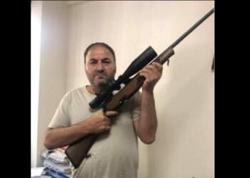 Erdoğan tehdit etti, Din öğretmeni silahla poz verdi