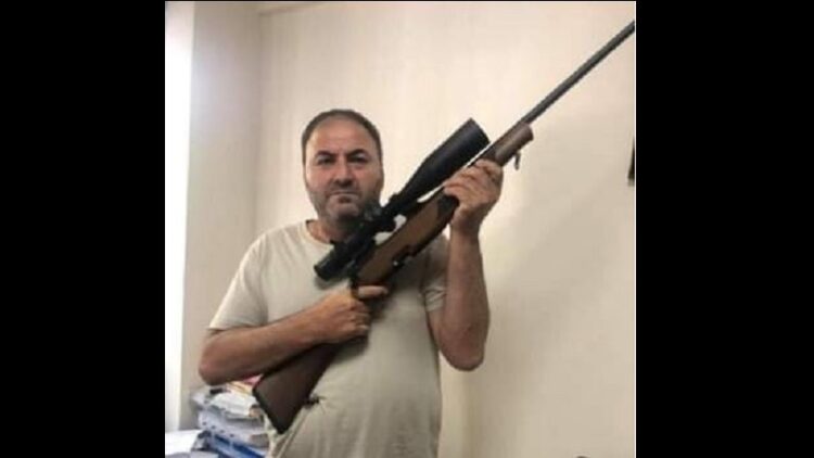 Erdoğan tehdit etti, Din öğretmeni silahla poz verdi