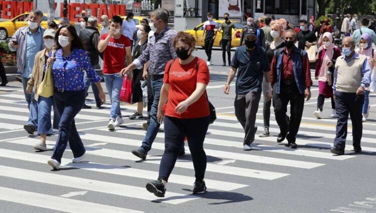 Bilim Kurulu Üyesi koronavirüs hastalığının yeni belirtilerini açıkladı