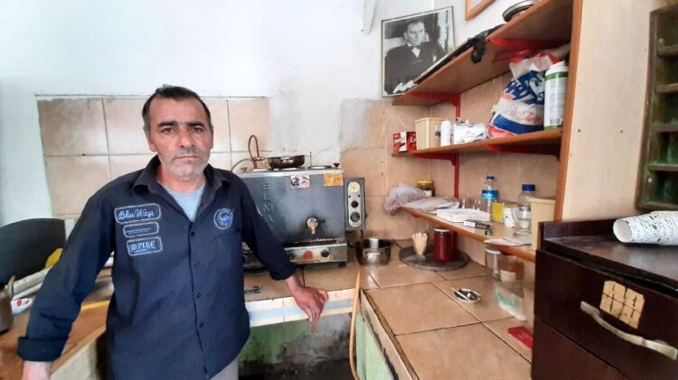 ‘Lanet olsun böyle adalete’ diyerek çay kazanını atan çaycı içini döktü