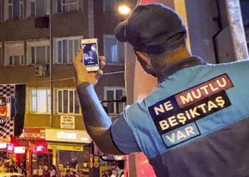 Beşiktaş Belediyesi temizlik işçisinin şampiyonluk fotosu sosyal medyayı salladı!