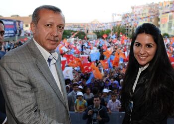 “Çift maaş” tartışmaları sürerken devletten de şirketten de üniversiteden de o isim çıktı