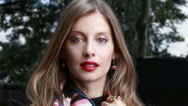 Tuba Ünsal objektiflere yakandı! Sevgilisi ve ailesi dikkat çekti