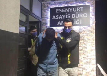 İstanbul’da kare kare dehşet! Sırtından bıçaklayıp, attılar