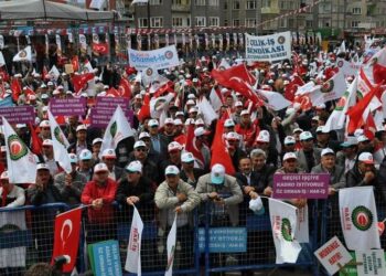 700 bin kamu işçisi taban ücret istiyor