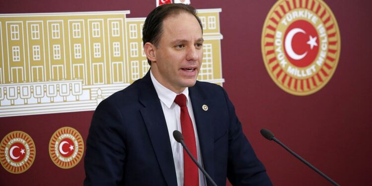 CHP’li vekilden yeni bomba! AKP’den vekil aday adayı olan isme de çifte maaş!