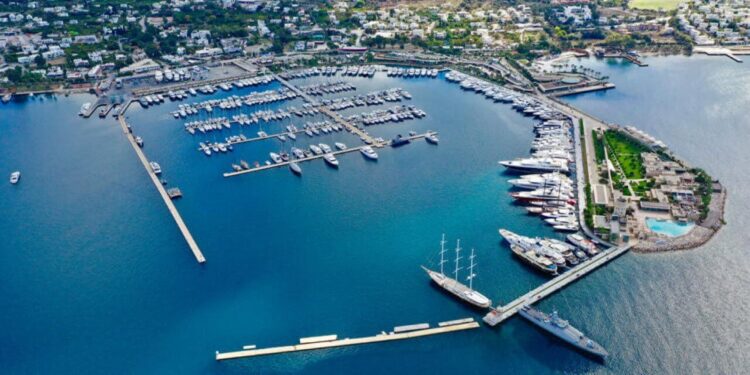 Gündeme bomba gibi düşen marinadan Hürriyet yazarı çıktı