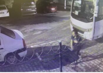 Yeni doğan bebeğini çöpe attı