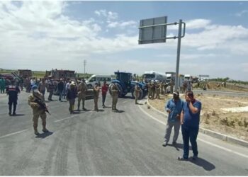 Konya’da çiftçilerden su isyanı: Yolu trafiğe kapattılar