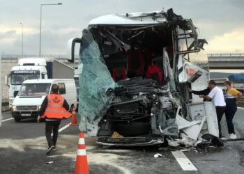 Anadolu Otoyolu’nda yolcu otobüsleri kaza yaptı: 8 yaralı