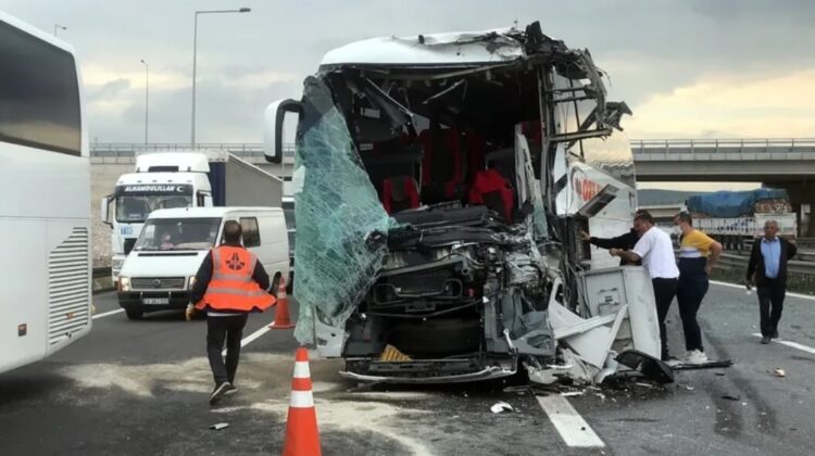 Anadolu Otoyolu’nda yolcu otobüsleri kaza yaptı: 8 yaralı