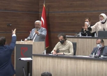 MHP’li üye Deniz Gezmiş’e ‘terörist’ dedi, meclis karıştı