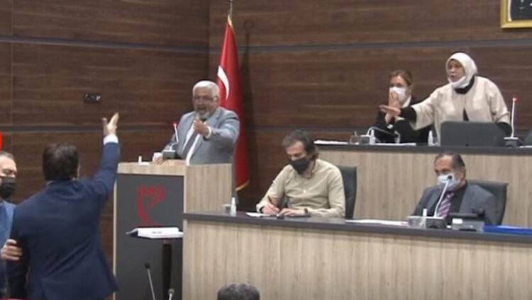 MHP’li üye Deniz Gezmiş’e ‘terörist’ dedi, meclis karıştı