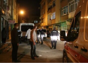 Cezaevinden çıkan erkek balkondan girdiği evde eşini katledip kızını kaçırdı