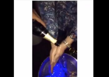 Pudra şekerinden sonra son görüntü! Şampanya ile el yıkama