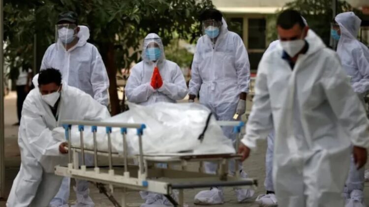 Koronadan öldüğü düşünülen onlarca kişinin cesedi Ganj Nehri’ne vurdu