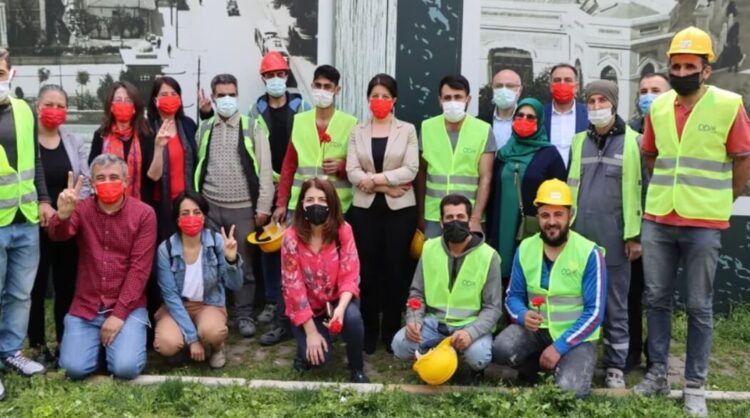 HDP Eş Genel Başkanları Galataport ve kağıt işçilerini ziyaret etti