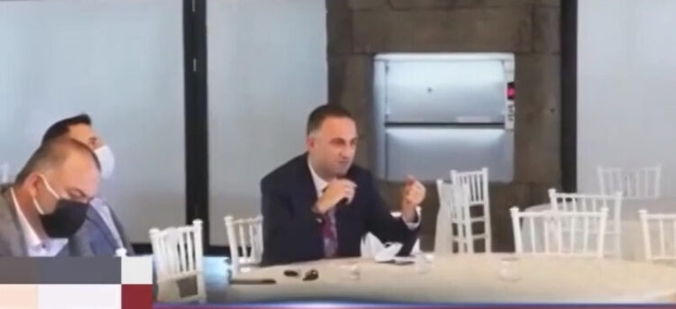 AKP’li meclis üyesi AKP’li başkanın yüzüne sordu: 45 milyon dolar nerede?