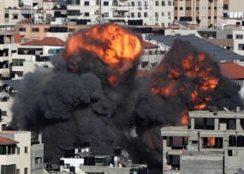 İsrail’in Gazze’ye saldırılarında ölü sayısı 217’ye çıktı