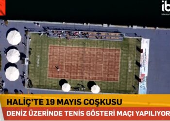 Fonda muhteşem İstanbul manzarası Haliç’in ortasında tenis kortu…