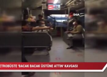 Metrobüste ‘bacak bacak üzerine attın’ kavgası