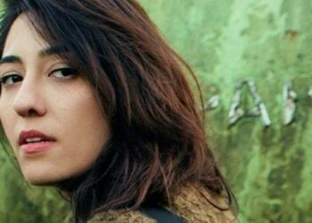 Kalben’den takipçisine yanıt: Hayat kısa, memeler sarkıyor