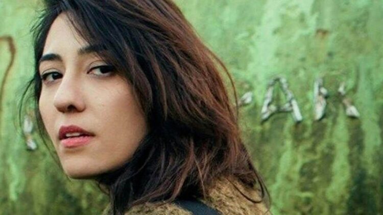 Kalben’den takipçisine yanıt: Hayat kısa, memeler sarkıyor